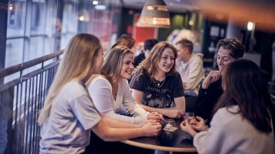 Elever umgas i skolans gemensamma lokaler