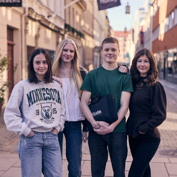 Elever utanfor skolans lokaler