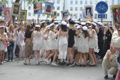Studenter pa ett utspring.