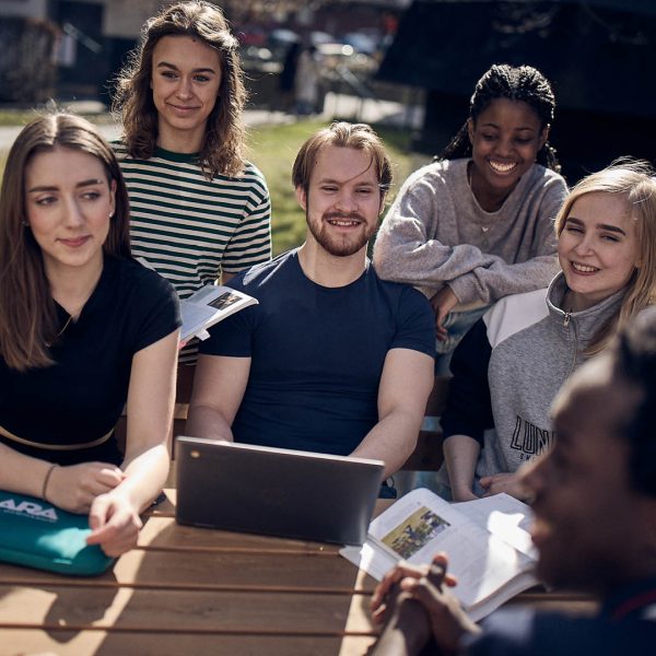 Elever utanfor skolans lokaler